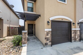 123 Niagara Dr. in Laredo, TX - Building Photo - Building Photo