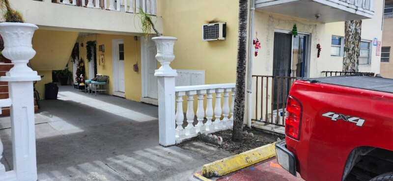 80 W 23rd St in Hialeah, FL - Building Photo