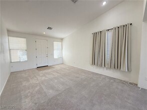 2384 Spirito Ave in Henderson, NV - Building Photo - Building Photo