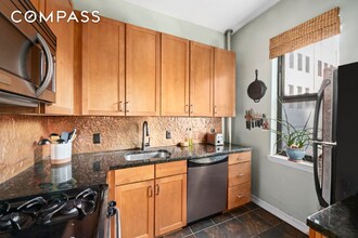 430 Clinton Ave-Unit -2E in Brooklyn, NY - Building Photo - Building Photo