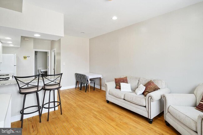 615 S 11th St, Unit 2 in Philadelphia, PA - Building Photo - Building Photo
