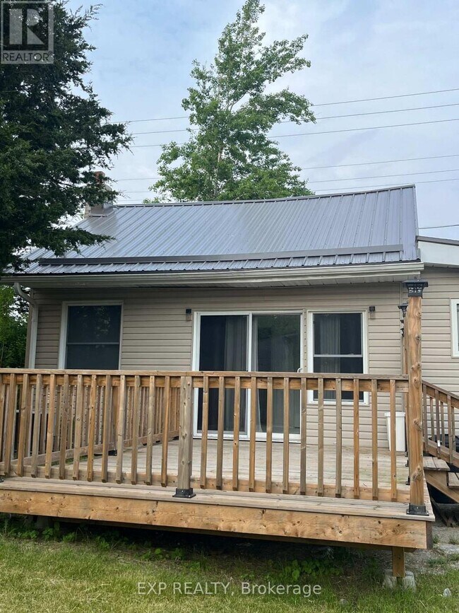 22166 Loyalist Pkwy in Quinte West, ON - Building Photo - Building Photo