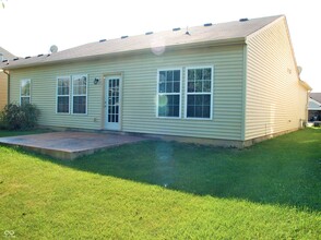 8348 S Swimming Hole Ln in Pendleton, IN - Foto de edificio - Building Photo