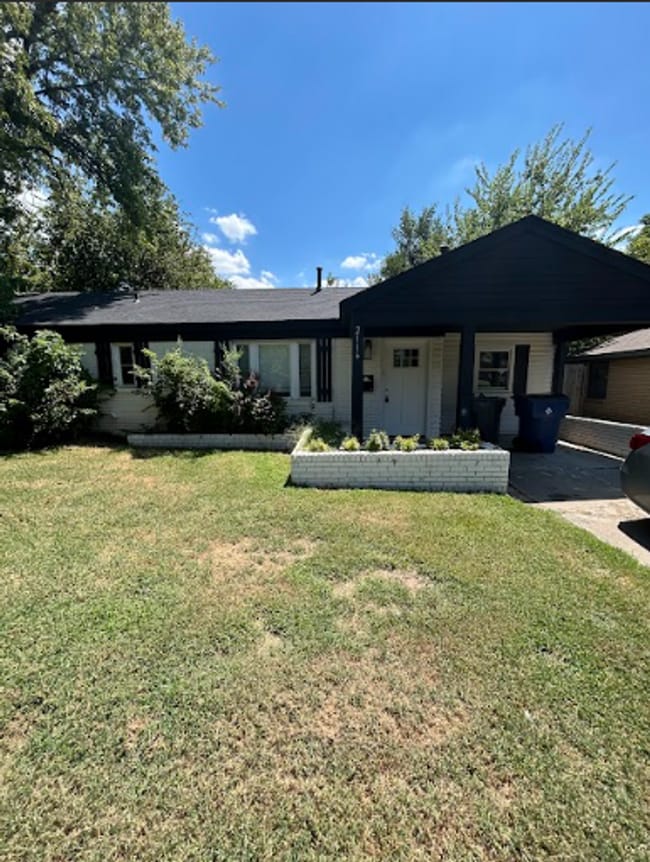 2116 Westchester Dr