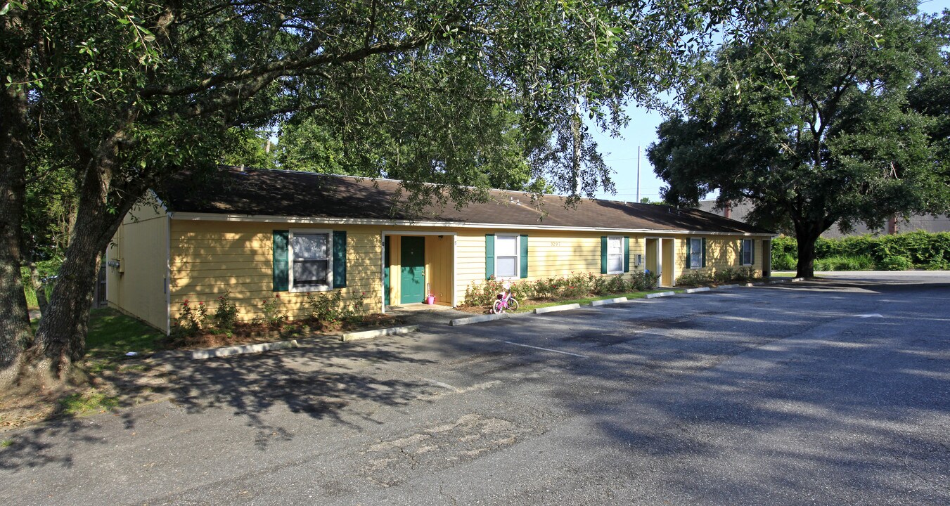 Village Trace Apartments in Tallahassee, FL - Building Photo