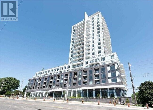 3220 Sheppard Ave E in Toronto, ON - Building Photo - Building Photo
