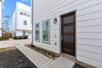 1739 Cove Cres Ct in Houston, TX - Foto de edificio - Building Photo