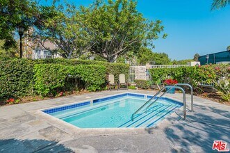 8725 Beckenham Ln-Unit -N in Inglewood, CA - Building Photo - Building Photo