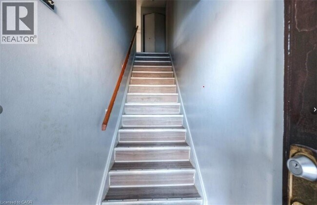 1200 Courtland Ave E in Kitchener, ON - Building Photo - Building Photo