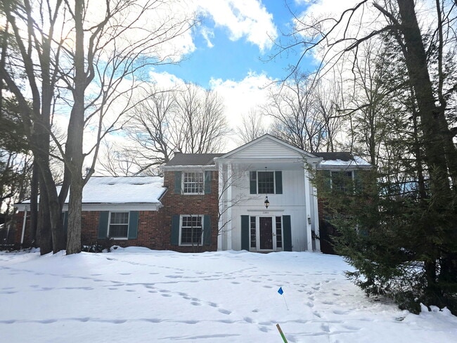 property at 33811 Hunters Pointe Rd