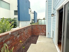 1823 11th St, Unit #5 in Santa Monica, CA - Foto de edificio - Building Photo