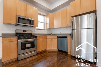 2112 N Campbell Ave, Unit 1 in Chicago, IL - Building Photo - Building Photo