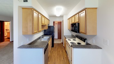 Greenfield Knoll Apartments in Greenfield, IN - Building Photo - Interior Photo