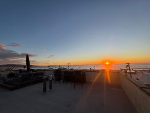 137 27th St, Unit C in Hermosa Beach, CA - Foto de edificio - Building Photo
