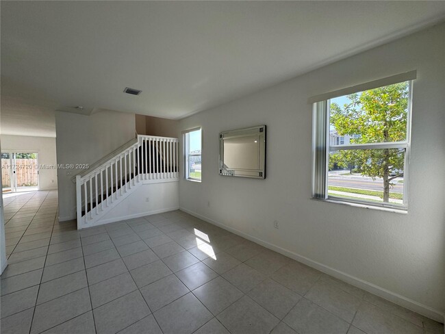 1110 SE 27th Terrace in Homestead, FL - Building Photo - Building Photo