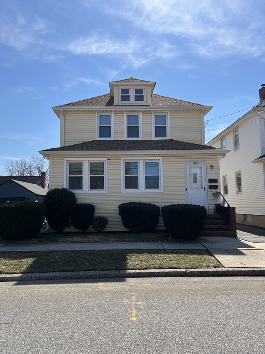 1008 5th Ave in New Hyde Park, NY - Building Photo