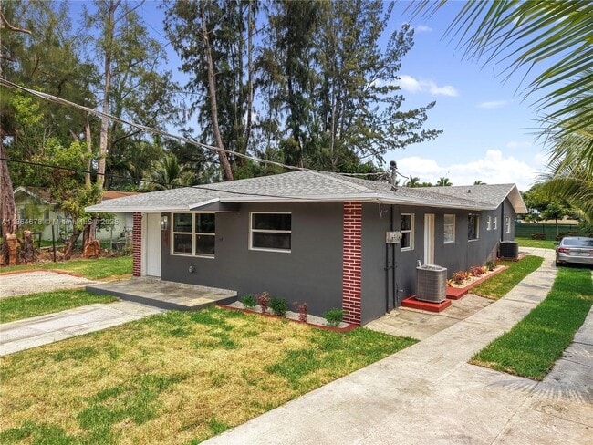 11715 NW 22nd Ct in Miami, FL - Building Photo - Building Photo
