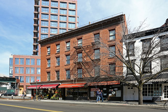 70 Greenwich Ave in New York, NY - Foto de edificio - Building Photo