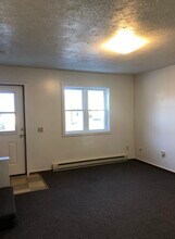 8 Adirondack Rd, Unit F in Hadley, NY - Building Photo - Building Photo