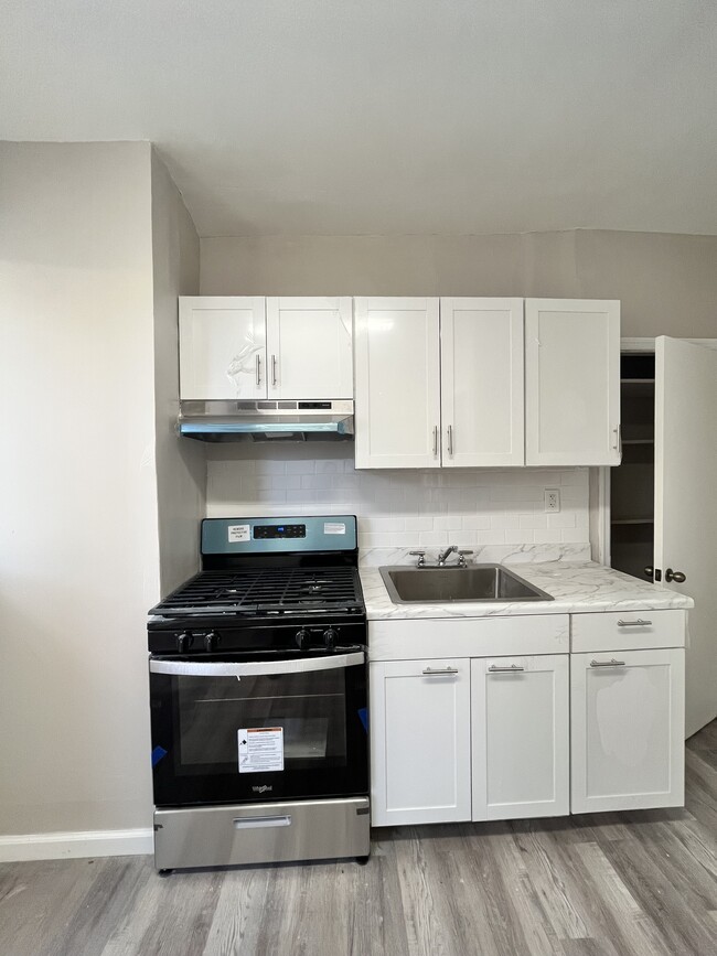 90 E 25th St, Unit 3