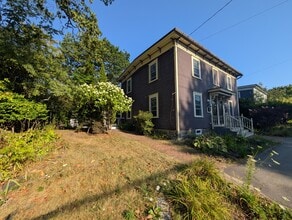60 N Main St in Newmarket, NH - Building Photo - Building Photo
