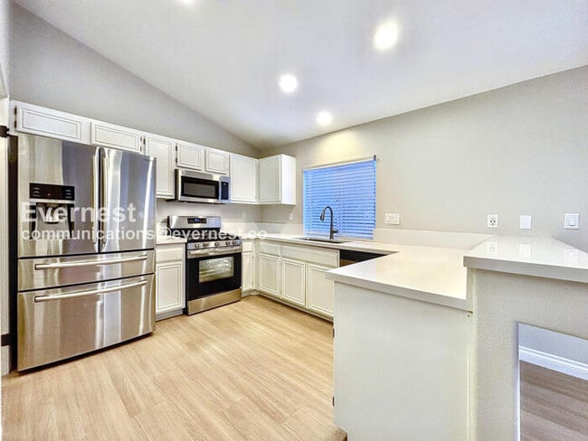 9 Vía Espiritu in Rancho Santa Margarita, CA - Building Photo - Building Photo