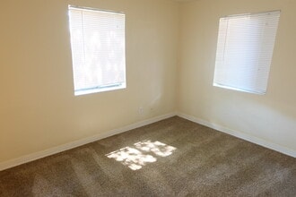 512-512 1/2 Vassar Dr SE in Albuquerque, NM - Building Photo - Building Photo