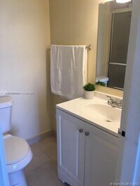 2000 NE 135th St photo'