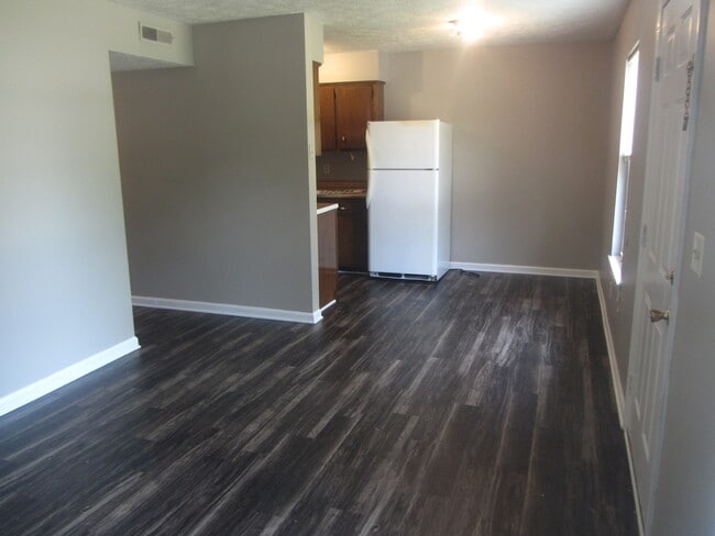 146 Indiana Ave, Unit 146 INDIANA AVE #A in Oak Grove, KY - Building Photo - Building Photo