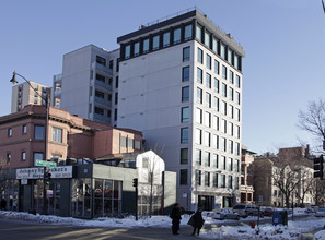 550 Wellington Ave in Chicago, IL - Foto de edificio - Building Photo