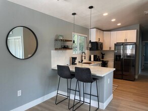 198 Vía Del Sol in Walnut Creek, CA - Building Photo - Building Photo