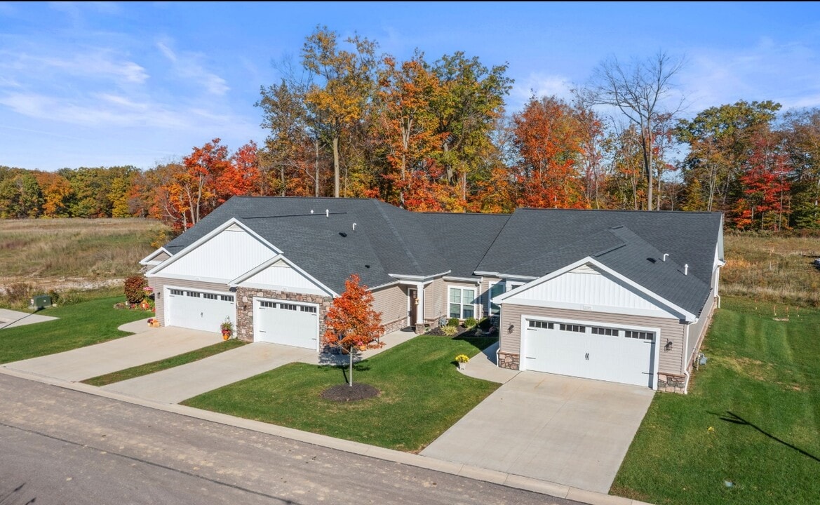 The Villas at Bakers Ridge in Strongsville, OH - Building Photo