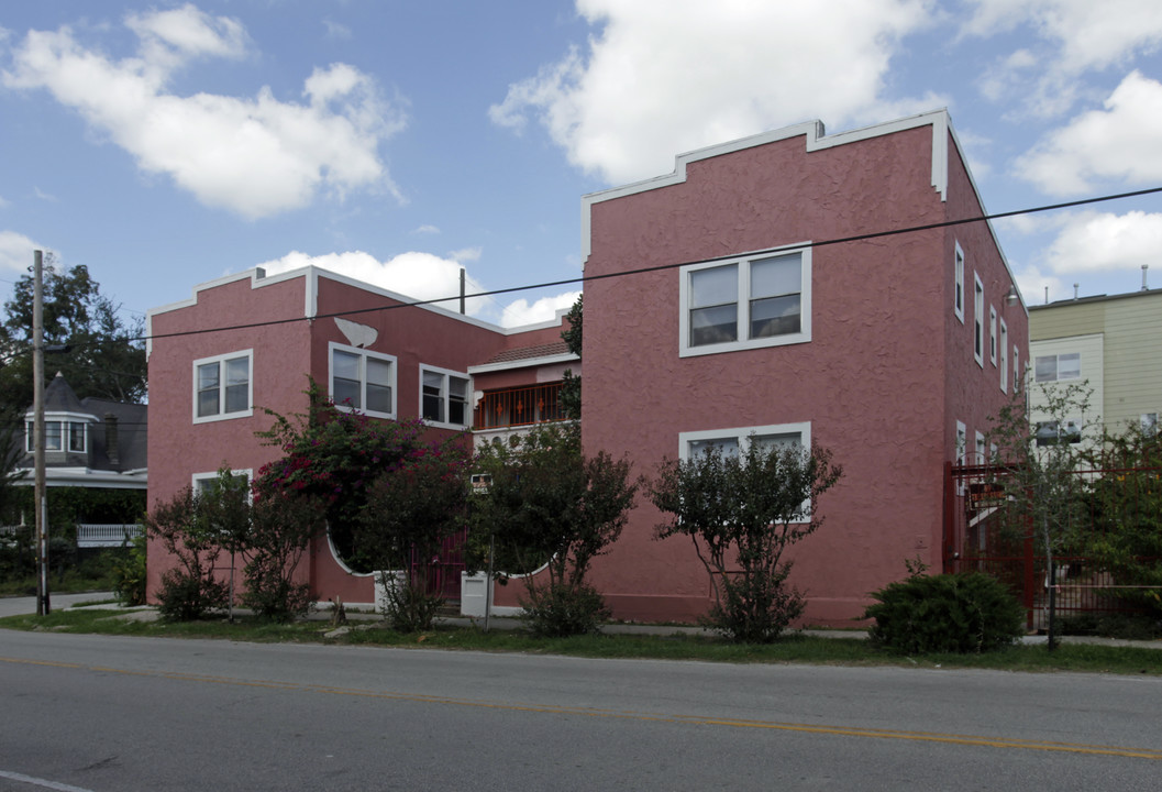 Las Rosas Apartments in Houston, TX - Building Photo