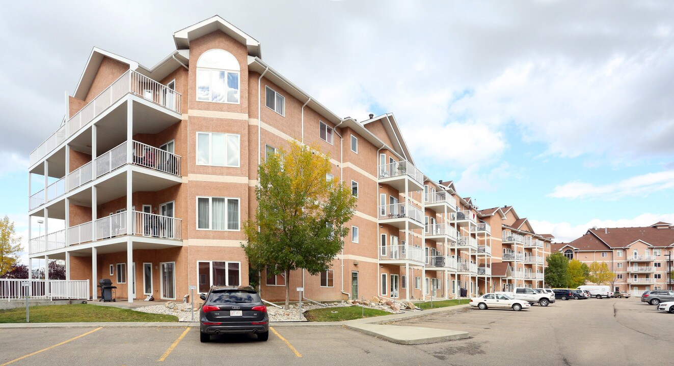 Clairview Court Condos in Edmonton, AB - Building Photo