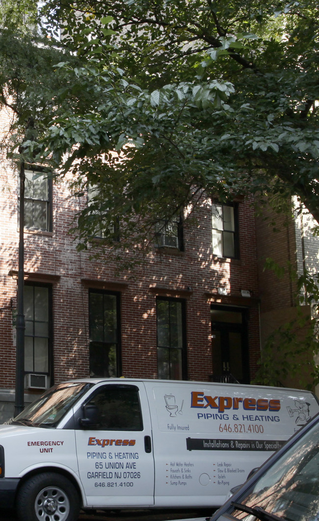 133 W 13th St in New York, NY - Foto de edificio - Building Photo