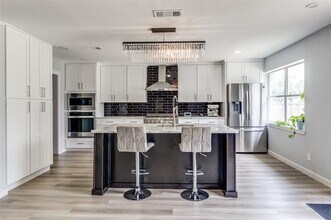 3647 Whitehall Dr in Dallas, TX - Building Photo - Building Photo