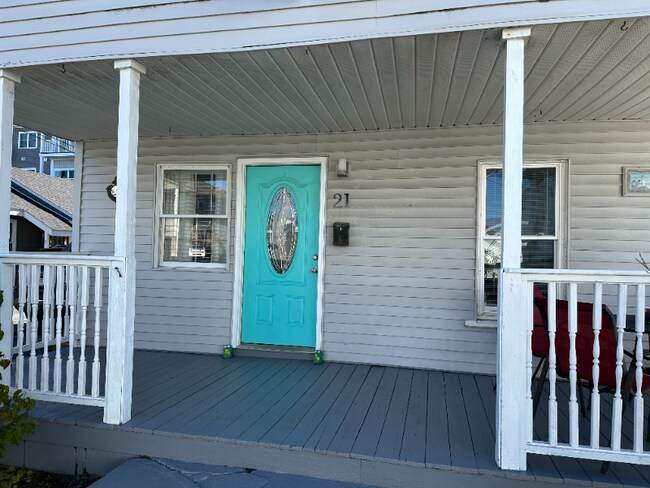 21 M St in Hampton, NH - Foto de edificio - Building Photo
