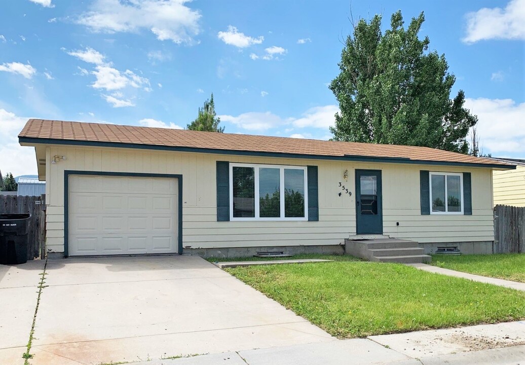 3539 Cottontail Ln in Casper, WY - Building Photo