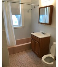 19 Lancaster Ter, Unit 209 in Brookline, MA - Foto de edificio - Building Photo