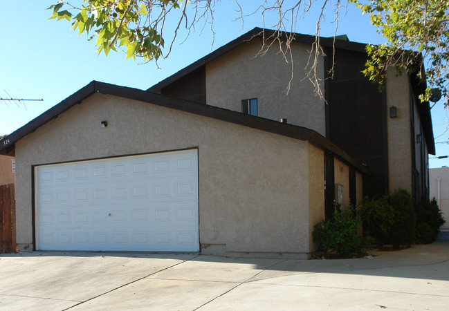 324 E Avenue Q7 in Palmdale, CA - Building Photo - Building Photo