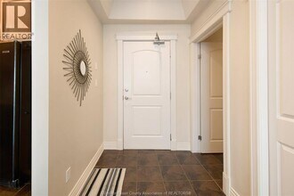 1225 Riverside Dr W in Windsor, ON - Foto de edificio - Building Photo