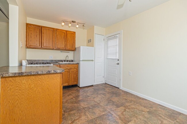 14 Lee Pl in Amityville, NY - Building Photo - Building Photo