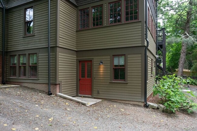 23 Courtland Ave in Asheville, NC - Building Photo - Building Photo