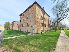2 Paxos Dr in Palos Hills, IL - Building Photo - Building Photo