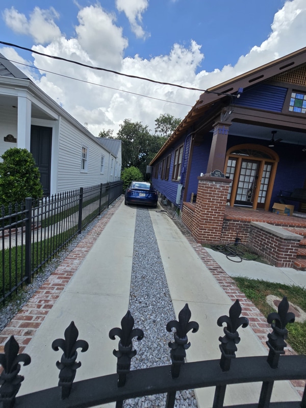 property at 1122 Dante St