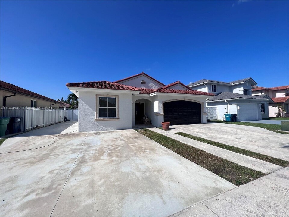 16147 SW 66th Terrace in Miami, FL - Building Photo