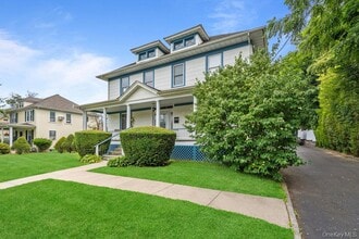 33 Landing Rd in Glen Cove, NY - Building Photo - Building Photo