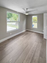 447 Clark St in North Fort Myers, FL - Building Photo - Building Photo