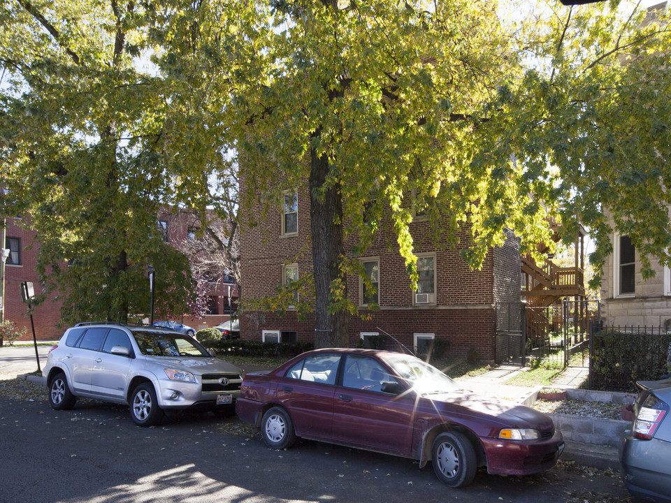 2501 W Cortez St in Chicago, IL - Building Photo