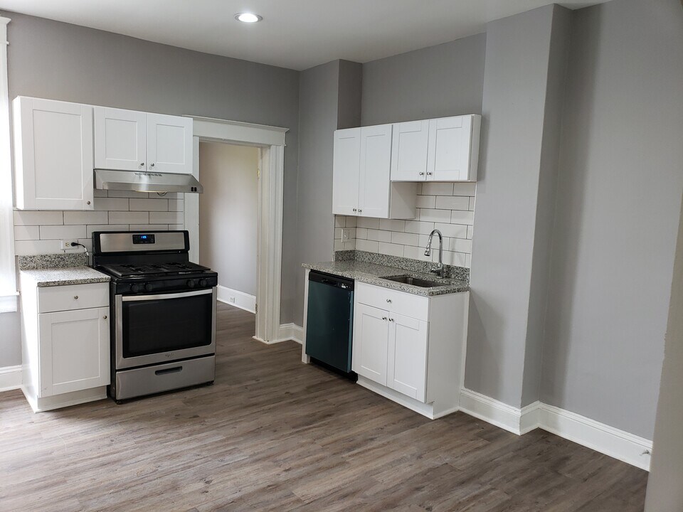 3027 Kenyon Ave in Baltimore, MD - Building Photo